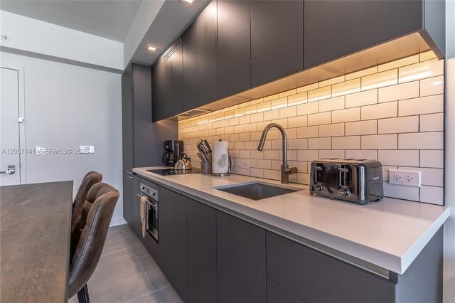 227 NE 2nd St 2004, Miami, FL 33132