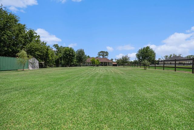 1827 E Cedar Bayou Lynchburg Road, Baytown, TX 77521