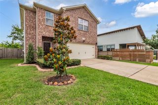 1011 E 37th Street, Houston, TX 77022