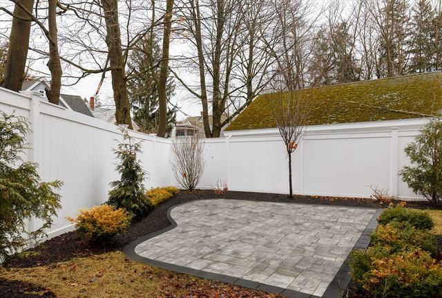 34 Lincoln St 34, Needham, MA 02492