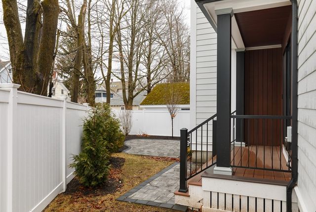 34 Lincoln St 34, Needham, MA 02492