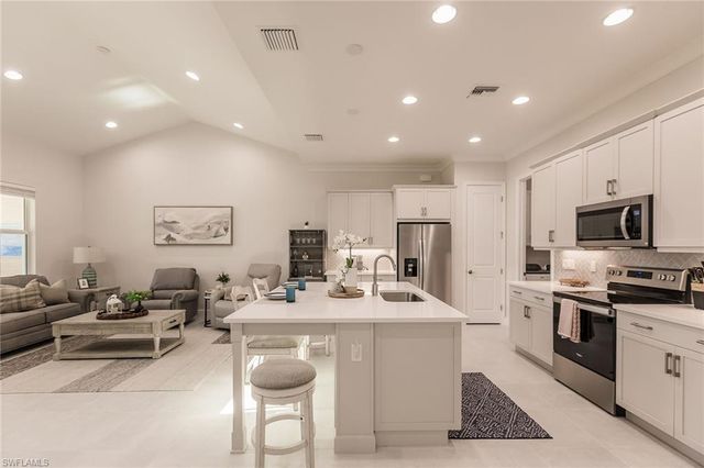 7263 Cayo Coco LN, Naples, FL 34113