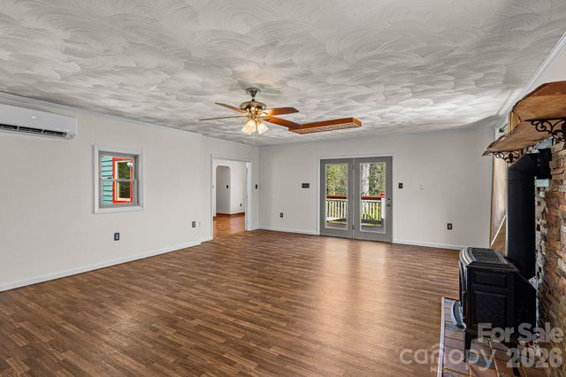 114 Walker Street, Black Mountain, NC 28711