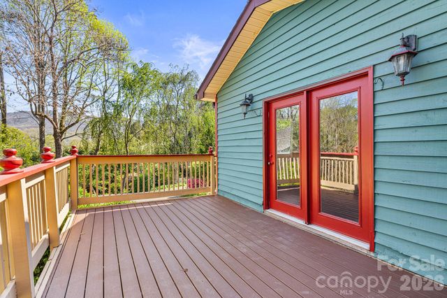 114 Walker Street, Black Mountain, NC 28711