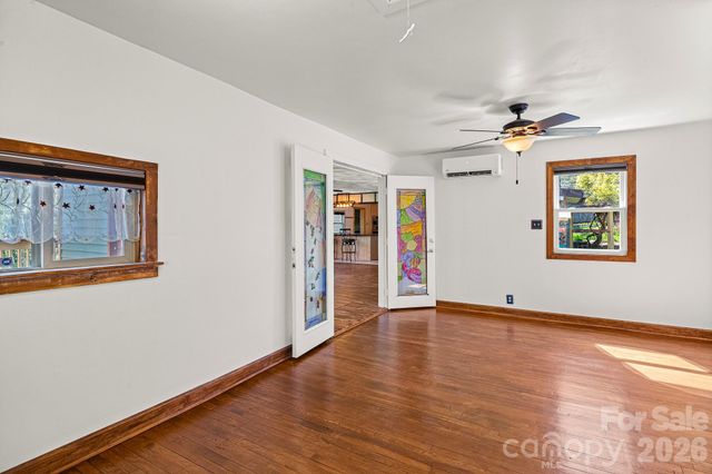114 Walker Street, Black Mountain, NC 28711