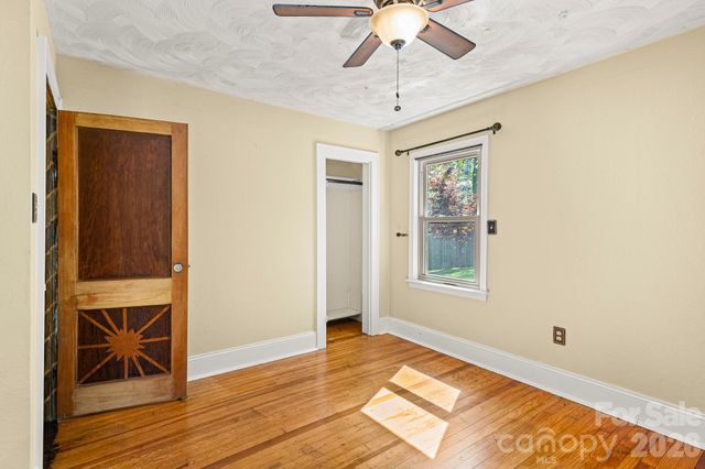 114 Walker Street, Black Mountain, NC 28711