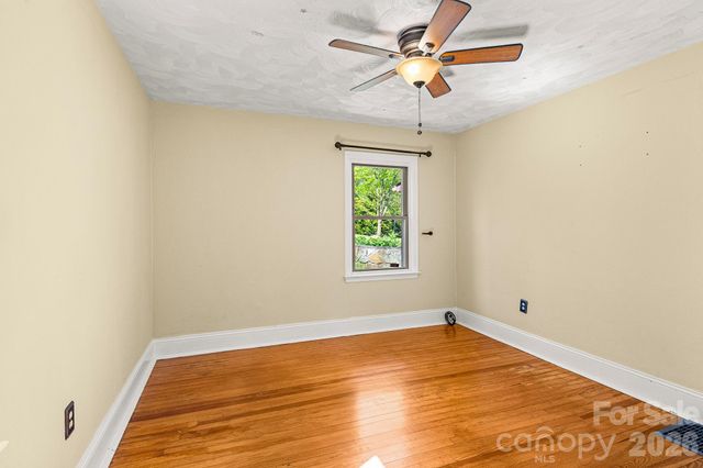 114 Walker Street, Black Mountain, NC 28711