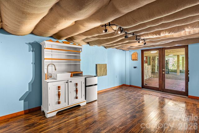 114 Walker Street, Black Mountain, NC 28711
