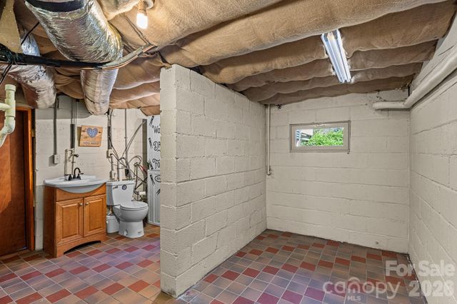 114 Walker Street, Black Mountain, NC 28711