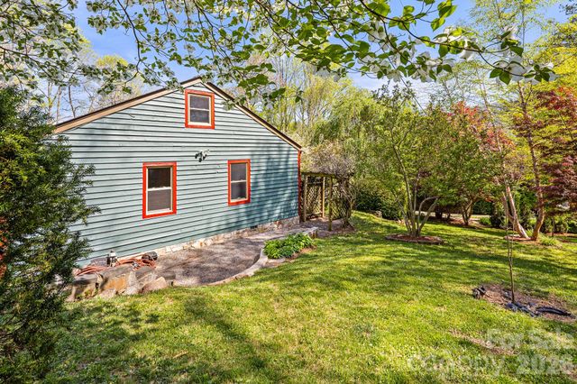 114 Walker Street, Black Mountain, NC 28711