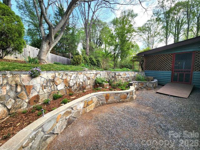 114 Walker Street, Black Mountain, NC 28711