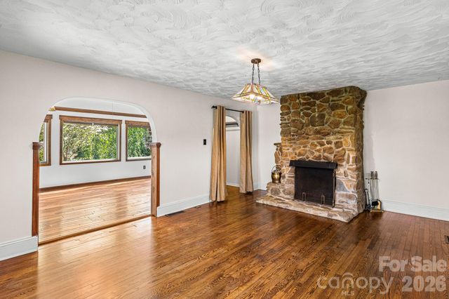 114 Walker Street, Black Mountain, NC 28711