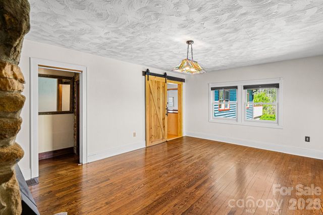 114 Walker Street, Black Mountain, NC 28711