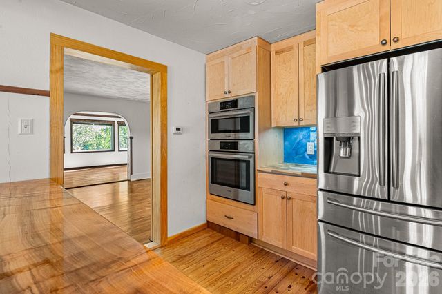 114 Walker Street, Black Mountain, NC 28711