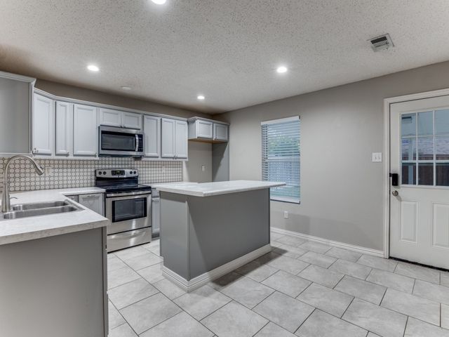 541 Hertford Street, Fort Worth, TX 76036