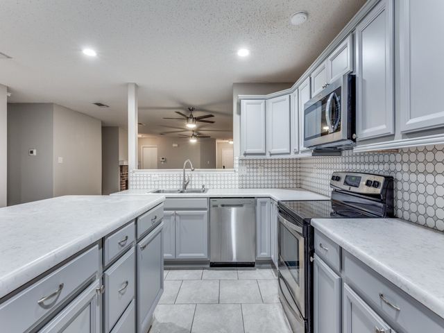 541 Hertford Street, Fort Worth, TX 76036
