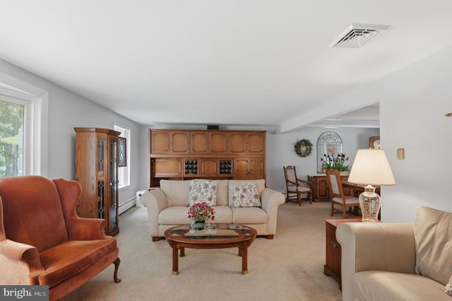 136 CHAPEL DR, Holland, PA 18966