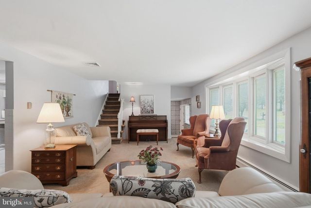 136 CHAPEL DR, Holland, PA 18966