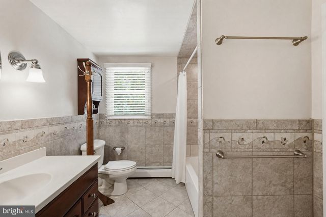 136 CHAPEL DR, Holland, PA 18966