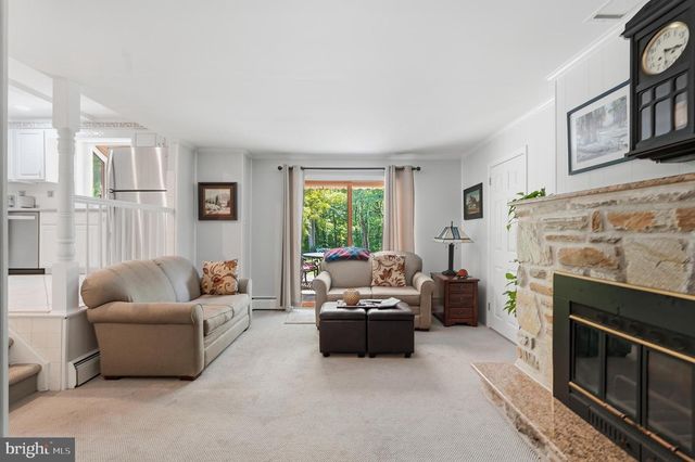 136 CHAPEL DR, Holland, PA 18966