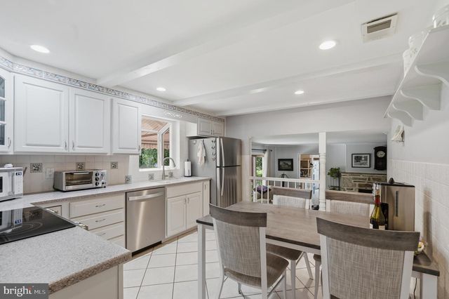 136 CHAPEL DR, Holland, PA 18966