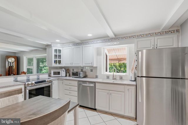 136 CHAPEL DR, Holland, PA 18966