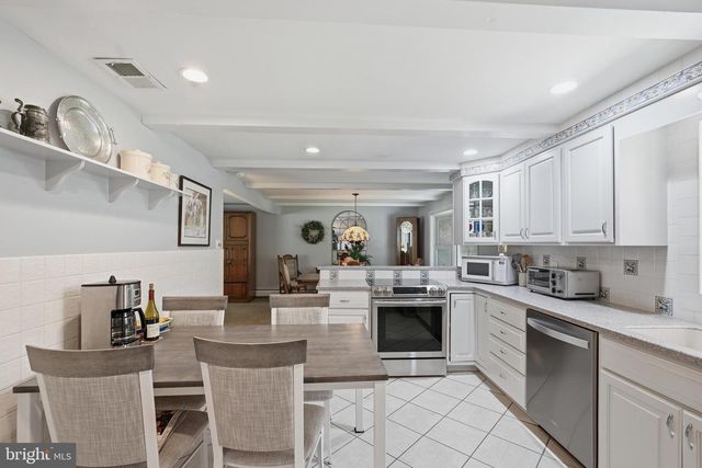 136 CHAPEL DR, Holland, PA 18966
