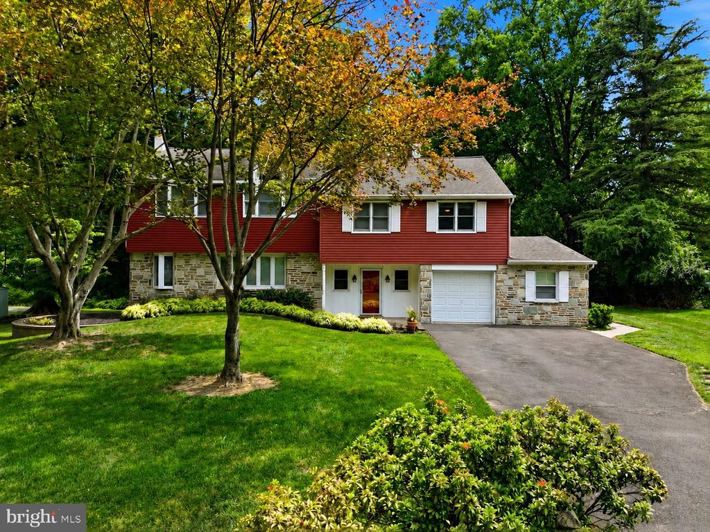 136 CHAPEL DR, Holland, PA 18966