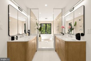 1205 10TH ST NW #B, Washington, DC 20001