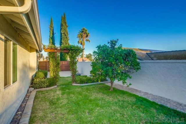 5359 Triple Crown Dr, Bonsall, CA 92003