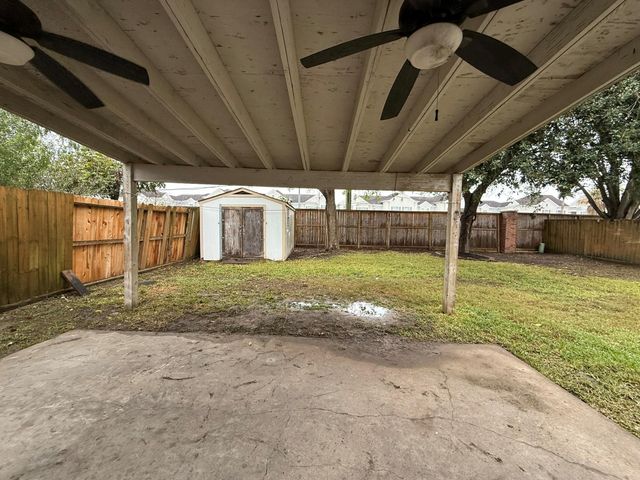 4823 Meadowglen Drive, Pearland, TX 77584