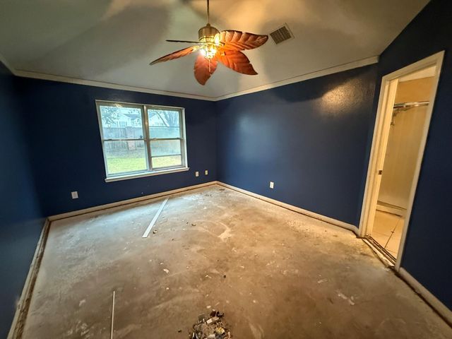 4823 Meadowglen Drive, Pearland, TX 77584