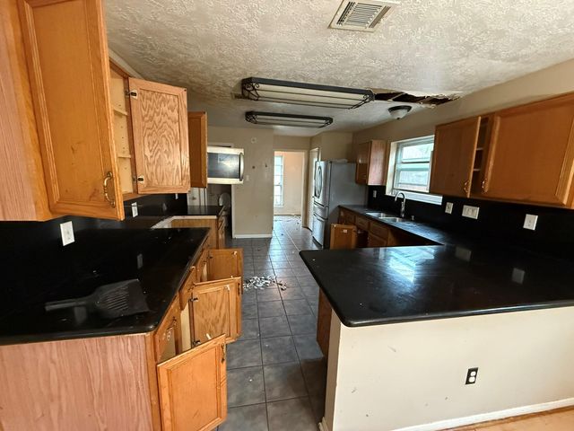 4823 Meadowglen Drive, Pearland, TX 77584