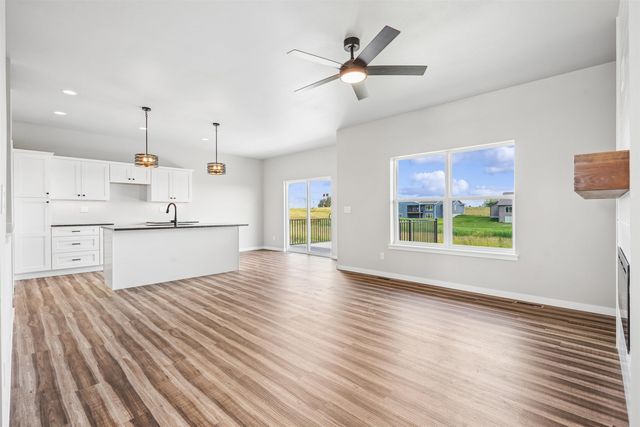 155 Paradise Blvd Boulevard, Waterloo, IA 50701