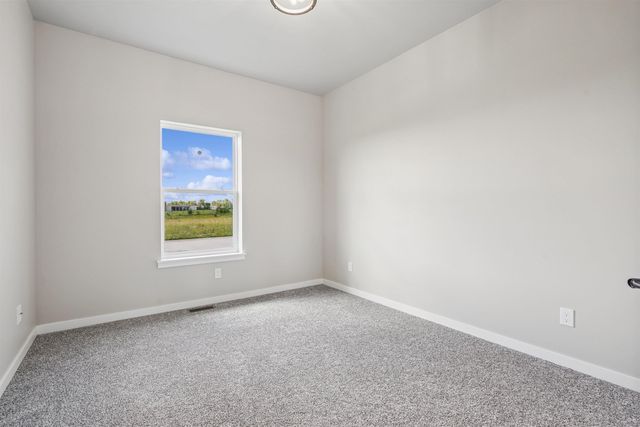 155 Paradise Blvd Boulevard, Waterloo, IA 50701