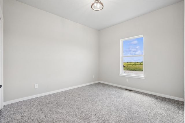 155 Paradise Blvd Boulevard, Waterloo, IA 50701