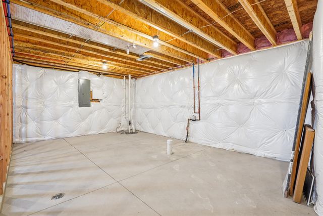 155 Paradise Blvd Boulevard, Waterloo, IA 50701