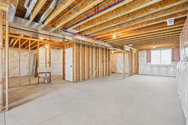 155 Paradise Blvd Boulevard, Waterloo, IA 50701