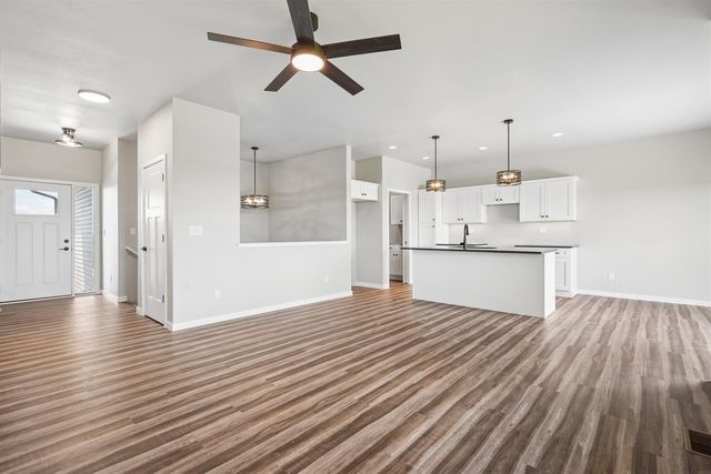 155 Paradise Blvd Boulevard, Waterloo, IA 50701