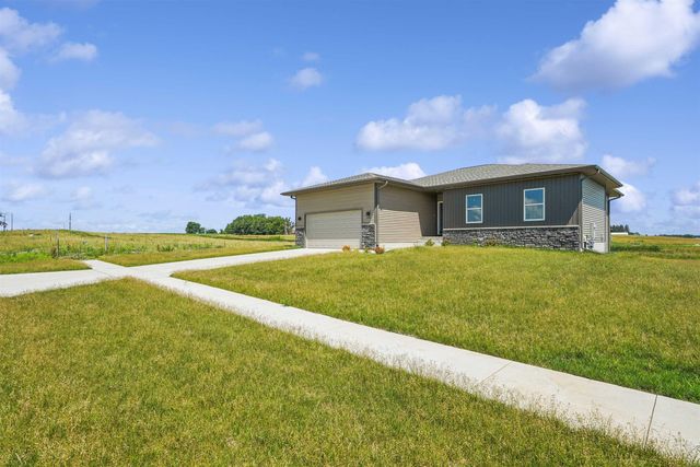 155 Paradise Blvd Boulevard, Waterloo, IA 50701