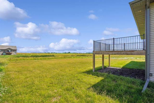 155 Paradise Blvd Boulevard, Waterloo, IA 50701