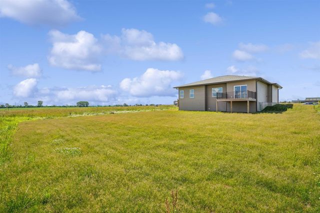 155 Paradise Blvd Boulevard, Waterloo, IA 50701