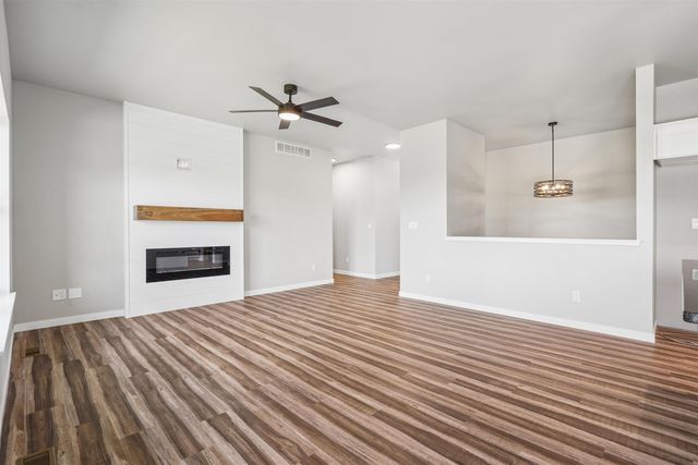 155 Paradise Blvd Boulevard, Waterloo, IA 50701