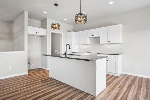 155 Paradise Blvd Boulevard, Waterloo, IA 50701