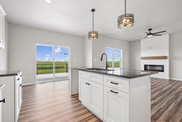 155 Paradise Blvd Boulevard, Waterloo, IA 50701