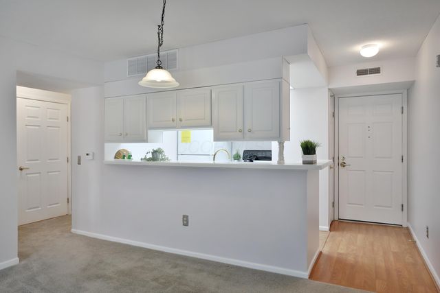 5935 N High Street, 122, Worthington, OH 43085