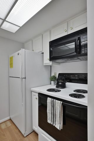 5935 N High Street, 122, Worthington, OH 43085