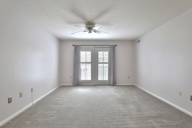 5935 N High Street, 122, Worthington, OH 43085
