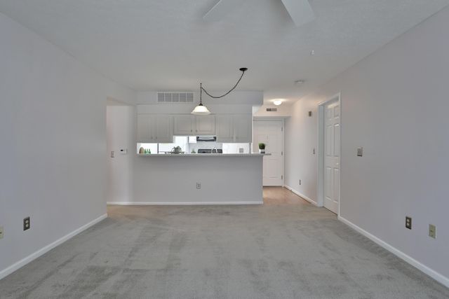 5935 N High Street, 122, Worthington, OH 43085