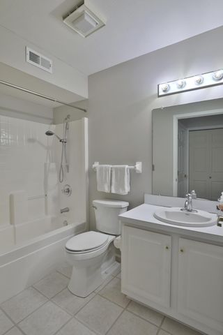 5935 N High Street, 122, Worthington, OH 43085